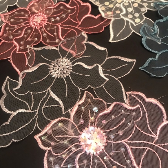COPY - Mesh Flower And Leaf Appliqué’s (73) - Picture 4 of 13